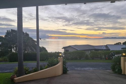 By the Sea 3 bedroom Apartment with ocean views