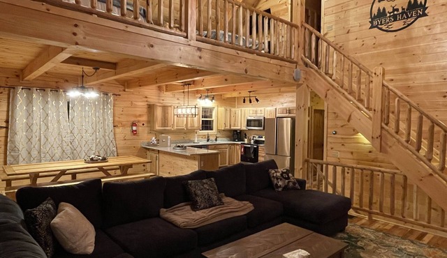 Byers Cabin Haven! 3 King beds & 5 Queen beds! LUXURY CABIN EXPERIENCE