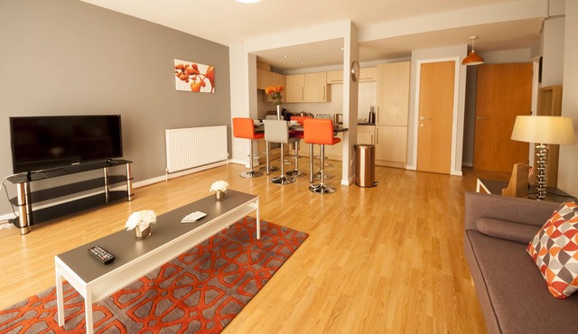 ByEvo 1 Brabloch - Modern Apartment close to GLA and Paisley