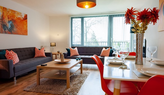 ByEvo 5 Brabloch - Modern Apartment close to Paisley and GLA