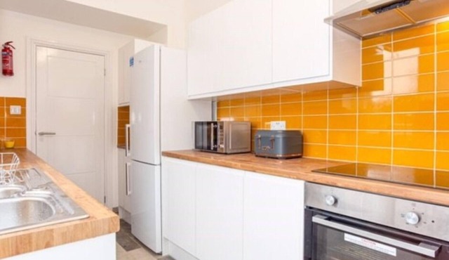 ByEvo Darwin House - 4 bed 2 bath House great for Contractors or Families