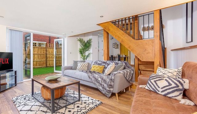 ByEvo Oswestry Barn - Quirky 2 Bed 1 Bath Barn style annex close to town centre