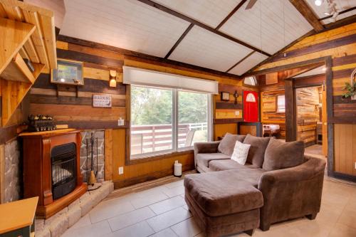 Byrds Nest Lake Lafayette Escape with Fire Pit