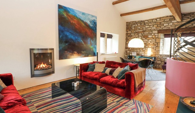 BYRE SUITE, romantic, with a garden in Litton