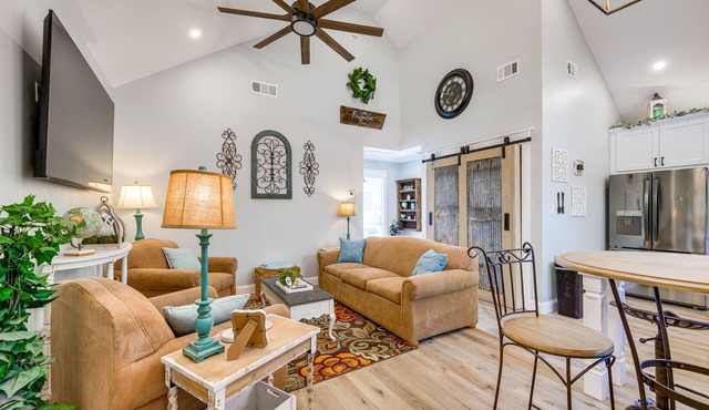 Byron Getaway w/Fire Pit - Near MGA & Mercer!