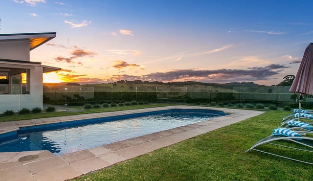 Byrons Brae - luxury hinterland estate with pool
