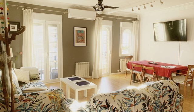 Céntrico Apartamento de 3 Hab. con Parking Gratuito