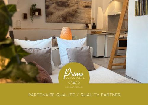 Côté Cour - Studio voûté by PRIM0 C0NCIERGERIE