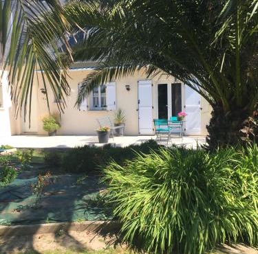 Côté jardin des Charmilles