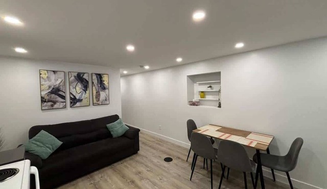Côte-des-Neiges Cozy 1-Bedroom Ground-Floor Apartment