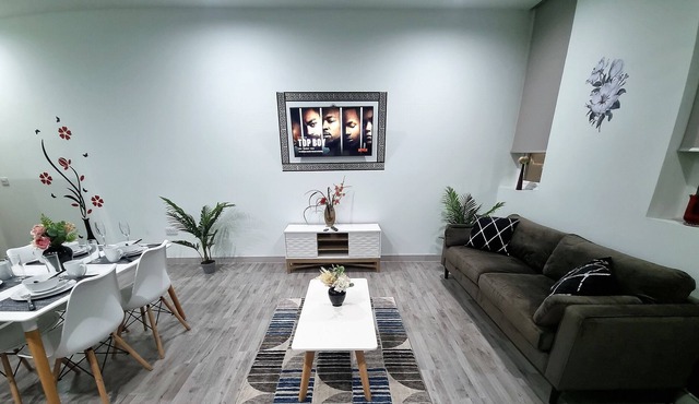 *C!4* Enjoy a wonderful stay in our Cosy Luxurious & Spacious ground floor apart