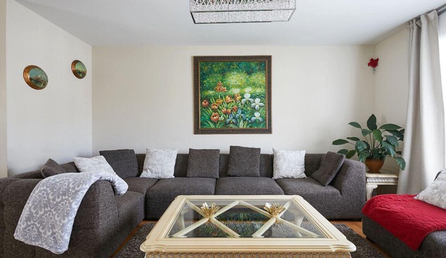 Cozy house in Montreal West | Fully equipped | Large groups | Close to airport