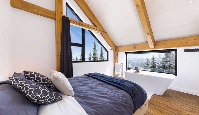 Chalet Valhalla - views, hot tub and coziness - less than 15km from Le Massif