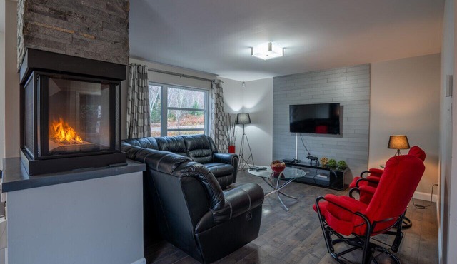 Chalet Érables | 3 Bedrooms | Hot Tub | Sleeps 8