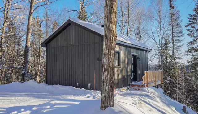Cozy Cottage with Lake Sarrazin Access & Well-Equipped Kitchen. Pet-Friendly!