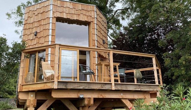 C. Cabane, unusual accommodation on the Gironde