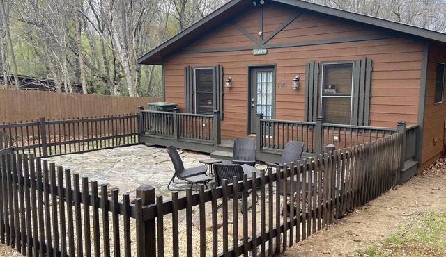 C & D Trivette's Cozy Cabin