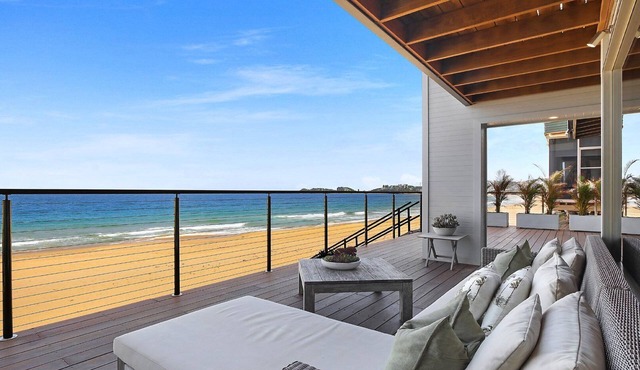 C'EST LA VIE| Beachfroont , Pool | Accom Holidays