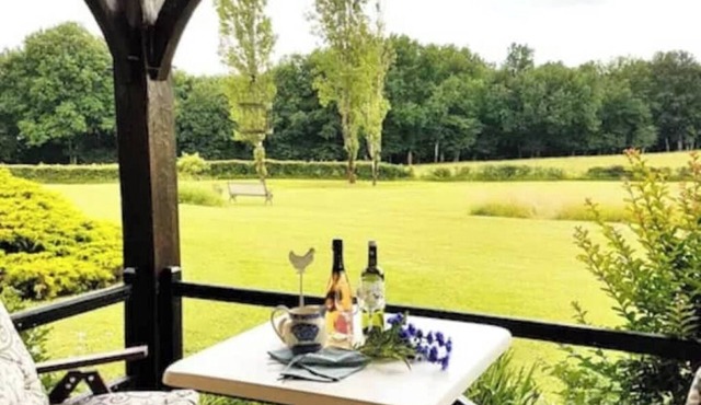 C'est May Cottage - Charm, privacy and serenity in the heart of the Dordogne