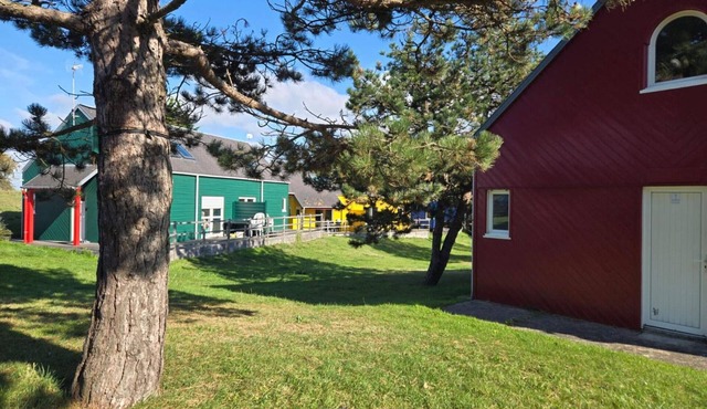 Cozy Family Retreat: 2BR, Terrace, BBQ, Near Granville, Pet-Friendly