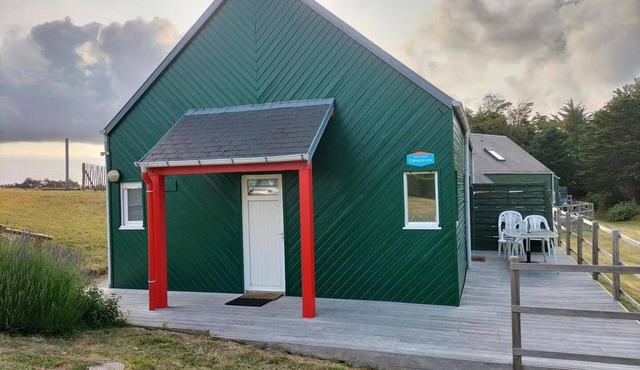 Charming Seaside Home: 2BR, Terrace, Beach Nearby, Free Parking/Wifi, Pet Friendly