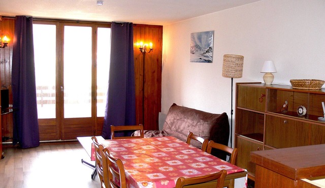 Charming Ski-In Apartment, Sleeps 6, South-Facing Balcony, Ideal for Families - Peyragudes