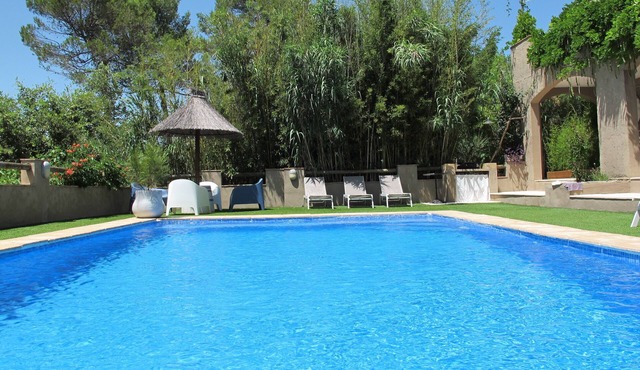 Charming gîte for 5 people with private heated swimming pool in St Maximin