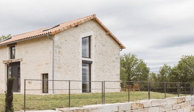 Charming house with air conditioning, WiFi and pets allowed in Puycousin