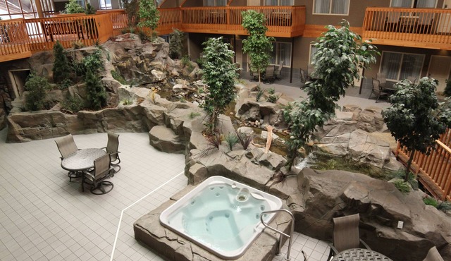 C'mon Inn Hotel & Suites