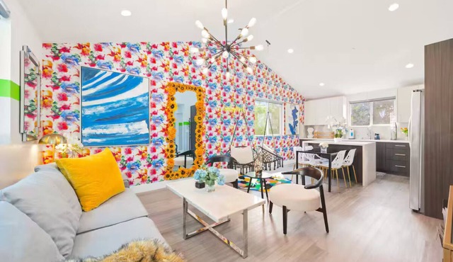 C. Vibrant 3BR Home 15m to Universal: Sleeps 12 + Patio: FIFA World Cup SoFi