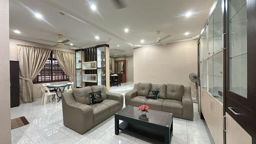 C05 Family Rinting Homestay 2 Storey Semi D