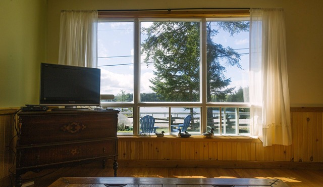 C1 Lakefront Cottage - Nature Getaway in Peaceful Northern Ontario