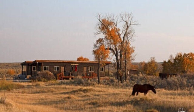 C2: Modern cabin on Wind River on working cattle ranch