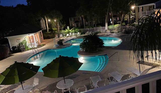 C2 Ocean Walk, Pool view, village area, cozy!