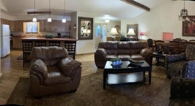 C24 - Lake view three bedroom, three bath Harbor North luxury cottage with private hot tub overlooking Lake Ouachita