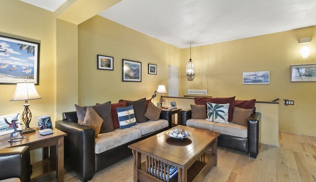 C54: 2 Bedroom, 2 Bath Condo, Balcony with Views, Pool, BBQ