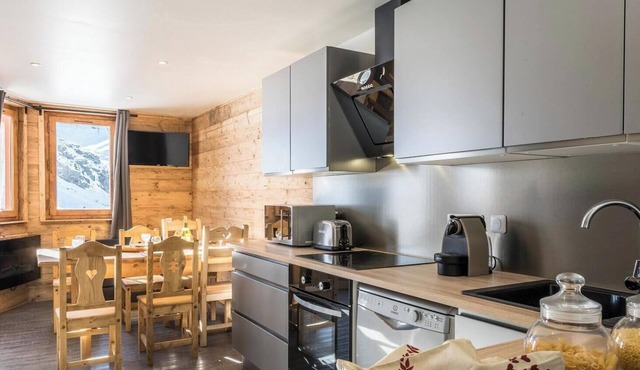 C6 Charming and Authentic Duplex direct Slope Access