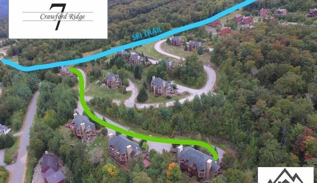 C7 Beautifully appointed slopesideCrawford Ridge end unit townhome with fireplaces, yard