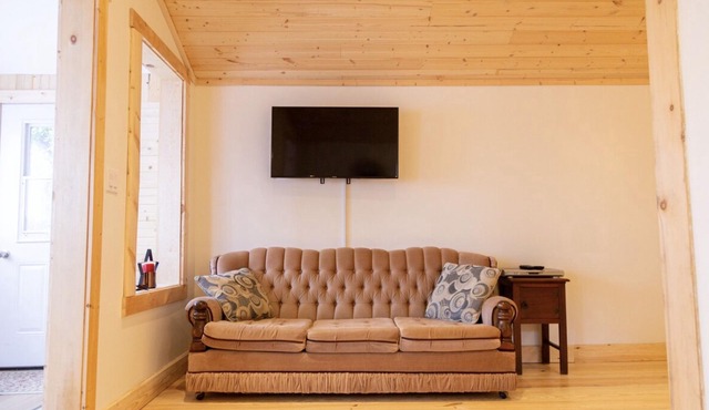 C8 - Cozy Lakefront Cottage in Temiskaming Shores