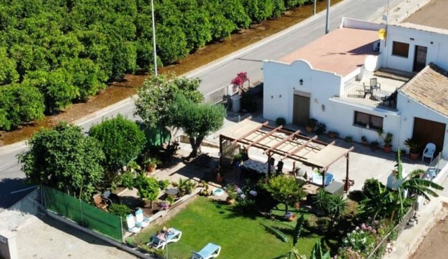 CA EMMA. Charming country house in quiet location close to all amenities.