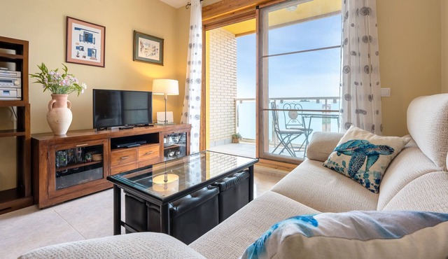 Ca la Marga apartment with pool, Wi-Fi, air conditioning and balcony