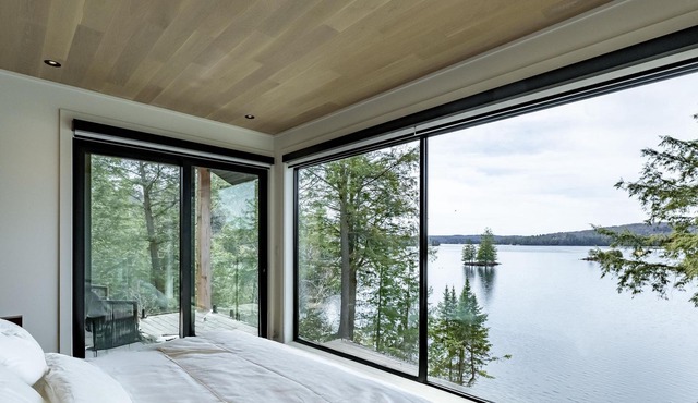 5 bed 5 bath brand new cottage on Lake of Bays - SW Exposure