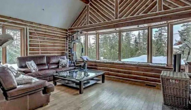 Unique log cabin