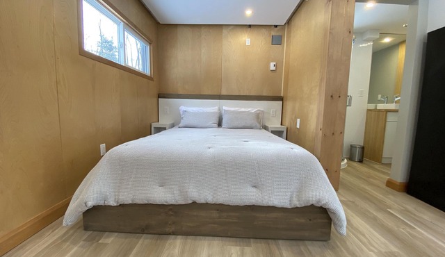Delightful newly built 1-Bedroom Tiny House in the forest