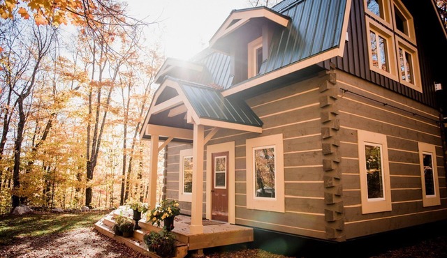 Cabaña de lona rústica en un camping de lujo todo incluido en Ontario, Canadá