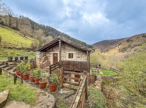 Cabaña La Gurueba, frente rio y cascada