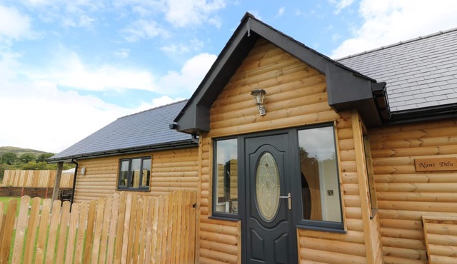 CABAN NANT DDU, family friendly, luxury holiday cottage in Rhayader