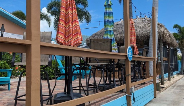 Cabana @ 2 Fish Inn Pool Side