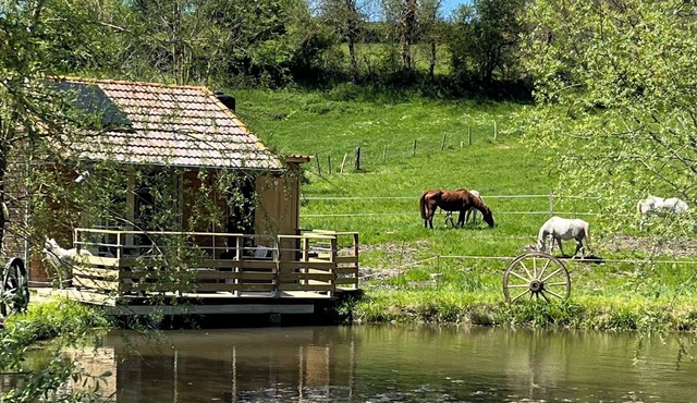 Cabane au Bord de L'eau