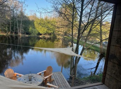 Cabane au bord de l'eau Electricité 12v Pêche à la batterie interdite